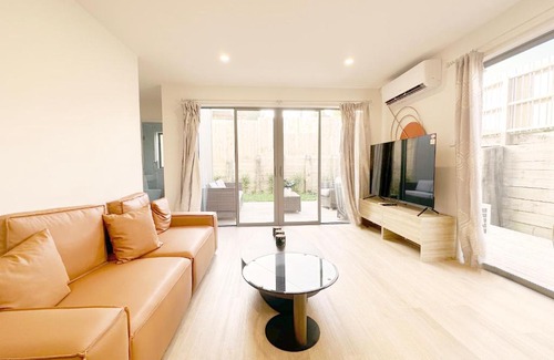 Murrays Bay Casa | 4-Bedroom House in the NorthShore of Auckland, Walk to the beach