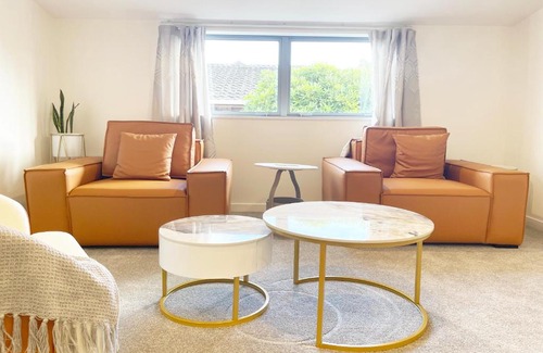 Murrays Bay Casa | 4-Bedroom House in the NorthShore of Auckland, Walk to the beach