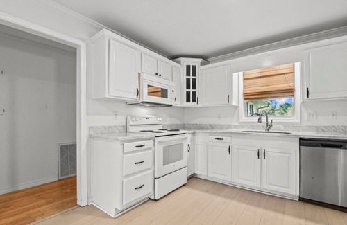 Bay St Louis Casa | 4-bedroom house in charming Bay St Louis, sleeps 12, 3 minutes to downtown. Wifi