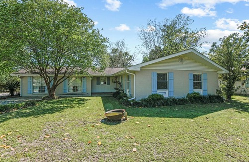 Bay St Louis Casa | 4-bedroom house in charming Bay St Louis, sleeps 12, 3 minutes to downtown. Wifi