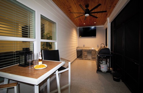 Pretty Bayou Casa | 4-bedroom house in fabulous Panama City with fitness room, WiFi