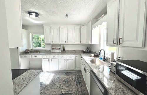 Millington Casa | 4-bedroom house in wonderful Millington with WiFi, AC- Pond - Barn - 9 acres -