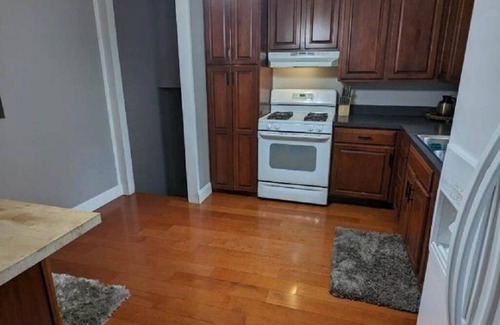 East York Casa | 4-bedroom house in welcoming East York with WiFi, AC