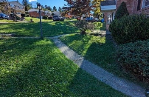 East York Casa | 4-bedroom house in welcoming East York with WiFi, AC