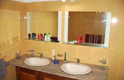 Kumaranalloor Apartamento | 4 Bedroom House@Kottayam TownA/C 812983!5682