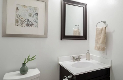 Charlottesville Casa | 4 bedroom house close by UVA and wineries and barracks Rd shopping center