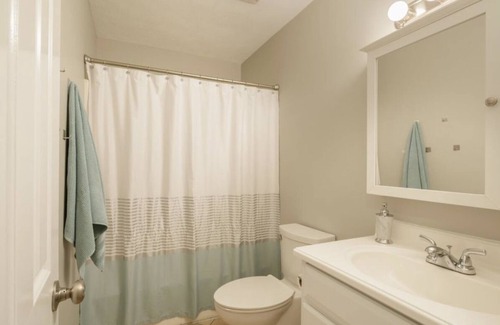 Charlottesville Casa | 4 bedroom house close by UVA and wineries and barracks Rd shopping center