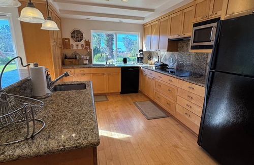 Rancho Santa Fe Casa | 4-bedroom house W/ Ocean Views in Solana Beach with AC, WiFi. Relax and unwind.