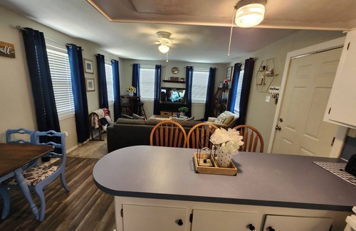 Livingston Casa | 4 bedroom house walking distance to the lake, with 3 kayaks and a game garage.