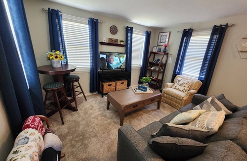 Livingston Casa | 4 bedroom house walking distance to the lake, with 3 kayaks and a game garage.