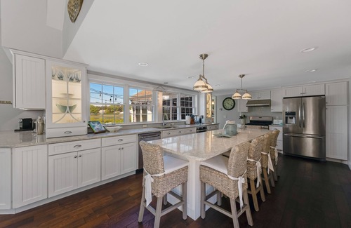 Bass River Casa | 4-bedroom house with Tennis Court and outdoor kitchen just steps away from beach
