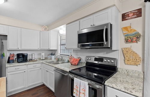Perry Casa | 4 bedroom, King Bed, 4 min to Fairgrounds, TVs in all Rooms