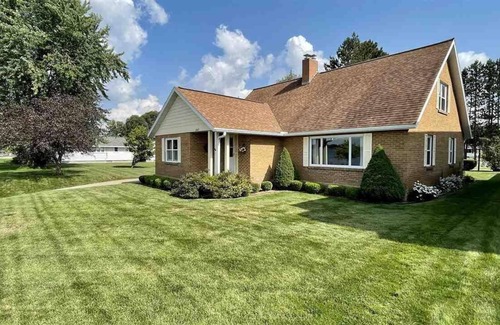 Cadillac Casa | 4 Bedroom Lakefront Home!!!