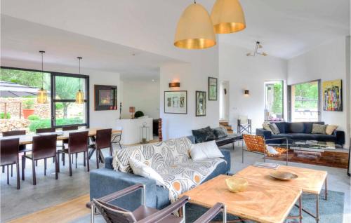 Sillans-la Cascade Casa | 4 Bedroom Lovely Home In Sillans La Cascade