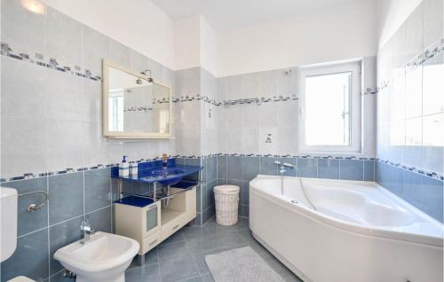 Solin Casa | 4 Bedroom Lovely Home In Solin