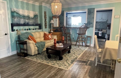 Cardigan Apartamento | 2 +Bedroom Lower Deck Apt sleeps 6 close to Brudenell/Dundarave Golf