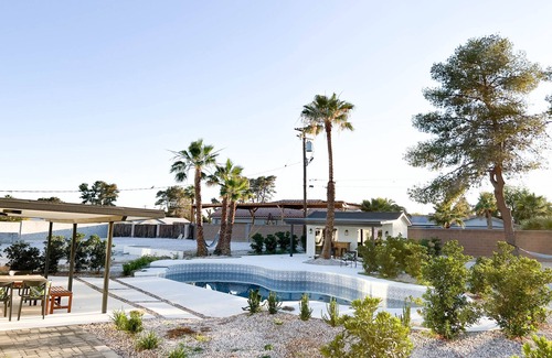 Paradise Casa | 4 Bedroom Lux Estate, just minutes from the strip!