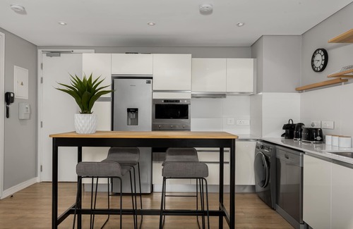 Green Point Apartamento | 4 Bedroom Luxury close to the VandA Waterfront