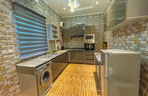 Ofin Apartamento | 4 Bedroom Luxury (Entire) Apartment