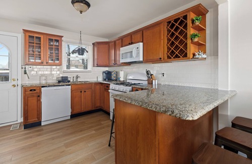Lower Township Casa | 4-bedroom Master Spa Oasis - Sleeps 10 Dog Friendly