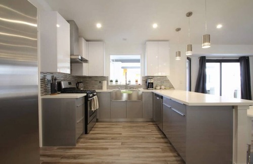Sunrise Vista Chino Casa | 4 Bedroom Modern Home, Pool+Spa+Guest House!