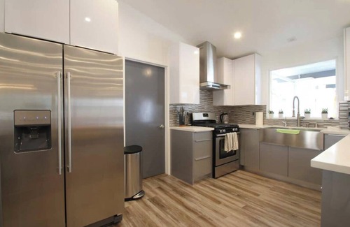 Sunrise Vista Chino Casa | 4 Bedroom Modern Home, Pool+Spa+Guest House!