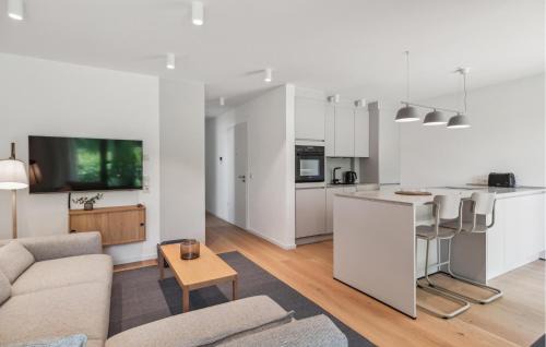 Tossens Apartamento | 4 Bedroom Nice Apartment In Tossens