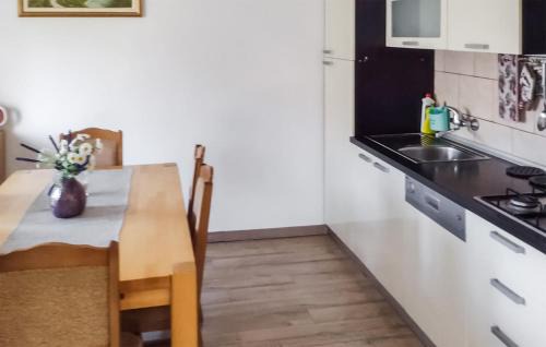 Smoljanac Casa | 4 Bedroom Nice Home In Smoljanac