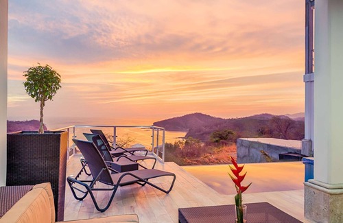 Granada Casa | 4-Bedroom Oceanview Villa | Private Pool & Yard