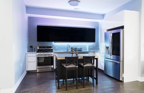 Wicker Park Apartamento | 4 Bedroom Penthouse Loft in Heart of Wicker Park with Parking