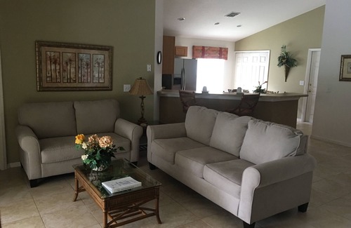 Kissimmee Casa | Casa con piscina de 4 dormitorios con vista de conservación en la comunidad cerrada de golf de Remington