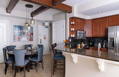 Downtown San Antonio Condominio | 4 Bedroom Presidential Condo, on Riverwalk, San Antonio, La Cascada. Sleeps 10!