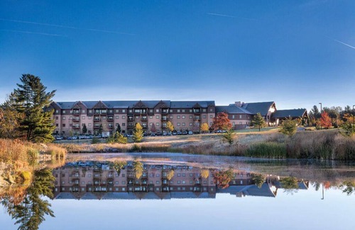 Lake Delton Condominio | 4 Bedroom Presidential Suite @ Glacier Canyon Lodge, Waterpark Passes, Sleeps 10