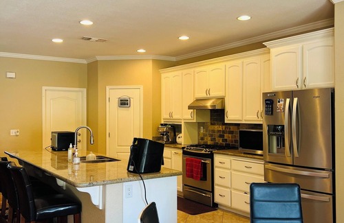Sacramento Complejo | 4-bedroom resort charming, Sacramento WiFi, AC, swimming pool, freeway intersect
