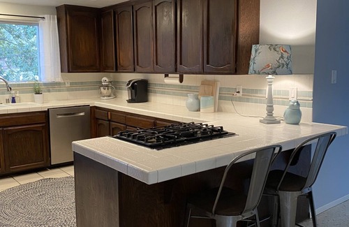Thousand Oaks Casa | 4 bedroom retreat in luxury residential neighborhood