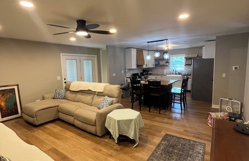 Town of Pines Casa | 4 Bedroom Sandy Pines Retreat centrally located
