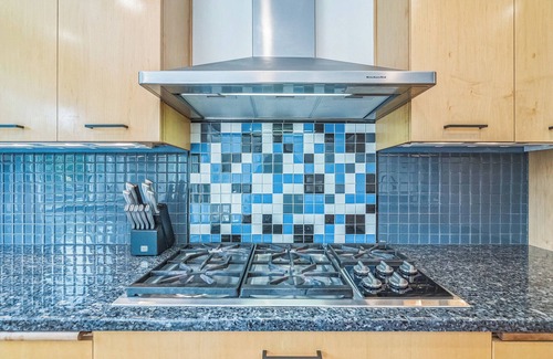 Beaverton Casa | 4 Bedroom Serene Escape for the Family with Dedicated Office and Loft Office