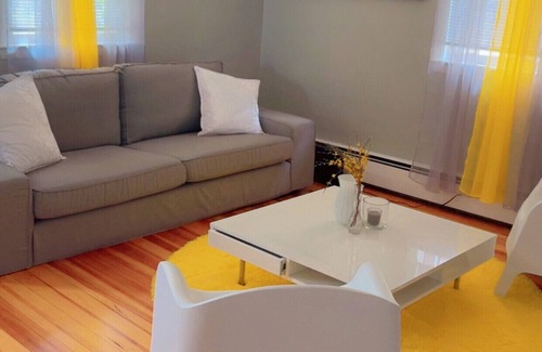 Pawtucket Casa | 4-bedroom single-family house on a producing orchard of 10 square feet.