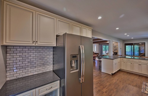 Lake Harmony Estates Cabina | 4 Bedroom SLEEPS 22/with INDOOR HOT TUB/2 MIN TO SKI, INDOOR WATER PARK
