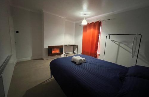 Lincoln Casa | 4 Bedroom stylish House Lincoln