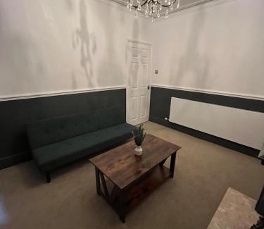 Lincoln Casa | 4 Bedroom stylish House Lincoln