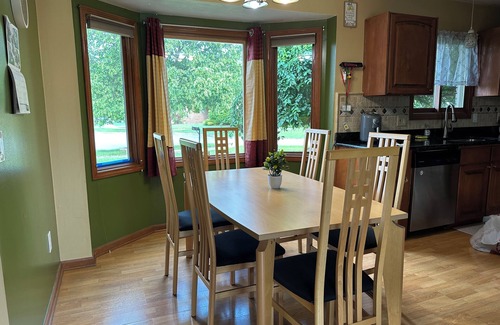 Warren Casa | 4-bedroom Suburban Retreat in wonderful Warren with 2 full kitchens and 2.5 bath