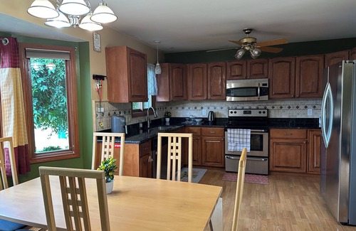 Warren Casa | 4-bedroom Suburban Retreat in wonderful Warren with 2 full kitchens and 2.5 bath