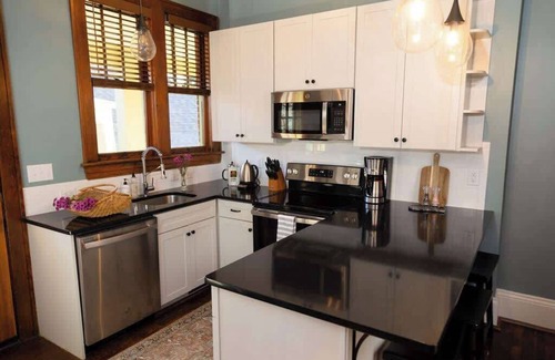 Roanoke Condominio | 4 Bedroom Suite at the Historic Winona House
