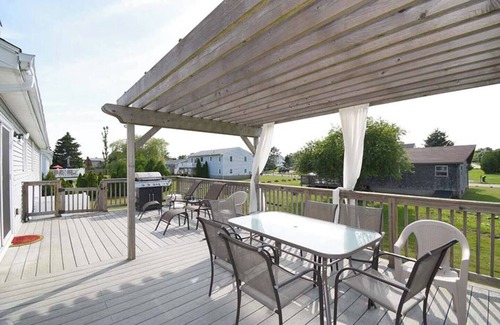 Narragansett Casa | 4 Bedroom Summer Home with a View!
