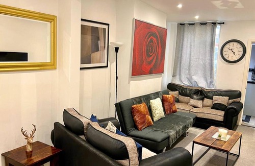 Wellingborough Casa | 4 Bedroom Terrace house