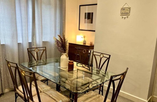 Wellingborough Casa | 4 Bedroom Terrace house