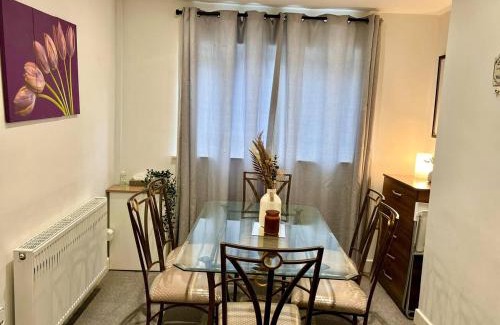 Wellingborough Casa | 4 Bedroom Terrace house