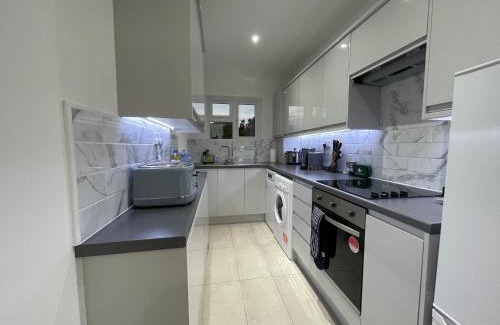 Roxbourne Apartamento | 4 Bedroom Terraced House with Huge Garden