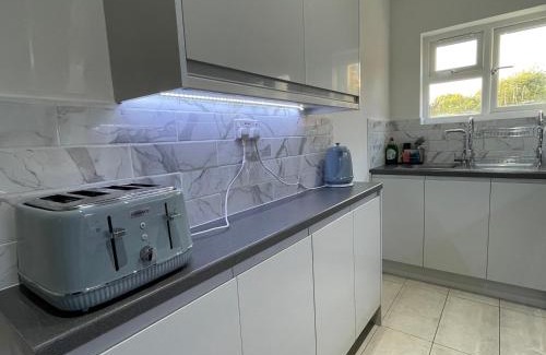 Roxbourne Apartamento | 4 Bedroom Terraced House with Huge Garden